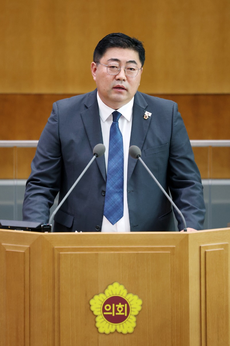 251107 김진명 의원, 경기도교육감 고3운전면허 취득 지원 등 도정질문 (1).JPG