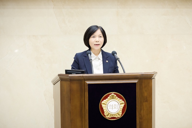 사진1. 용인특례시의회 신현녀 의이 10일 열린 제297회 정례회 제1차 본회의에서 5분 자유발언을 하고 있다..jpg