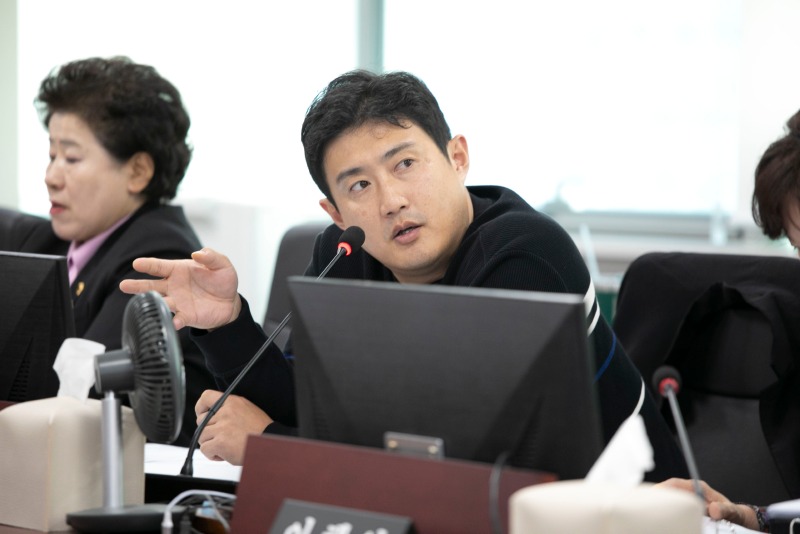 251111 이상원 의원, 성과 없어도 예산은 계속...임팩트 프랜차이즈 사업 지원 기준 도마에 (1).jpg