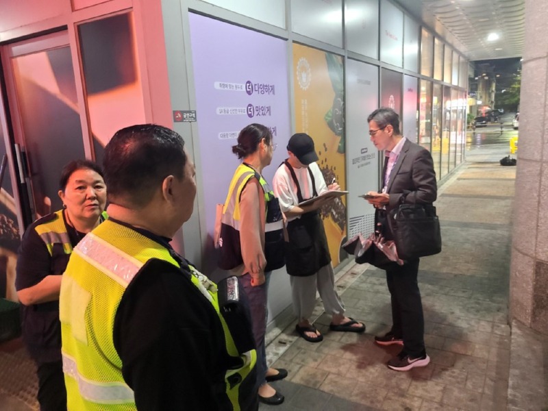 7. 용인특례시 금연구역 점검·단속 모습.jpg