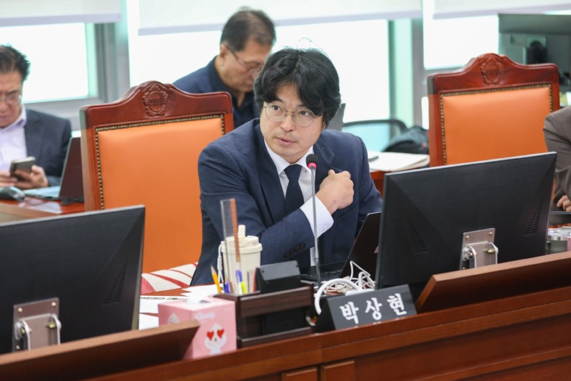 251113 박상현 의원, 행감서 유휴자금 TF 직원 노고 치하... 재정 혁신, 노력의 결실.jpg