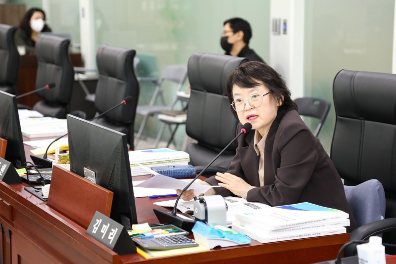 251113 김미리 의원, 자연휴양림 겨울철 전기세 300% 폭등... 경기도 신재생에너지 전환 외면은 직무 태만 수준.jpg