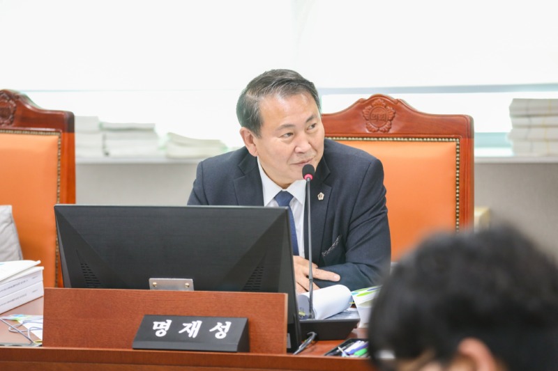251113 명재성 의원, 고양시 2년 연속  노후어린이공원 리모델링 신청 전무 비판 (1).JPG.jpg