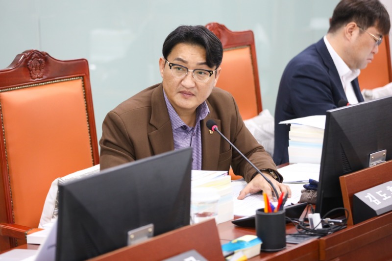 251114 김도훈 의원,  “AI 기반 관광 브랜딩, 가이드라인·데이터 전략 함께 가야”.JPG.jpg