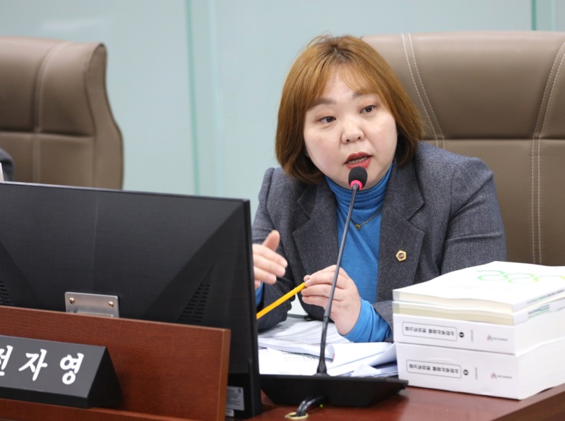 251114 전자영 의원, 교육청 행정국 행감에서 기흥역세권 중학교 신설 등 현안 집중 질의 (1).jpg