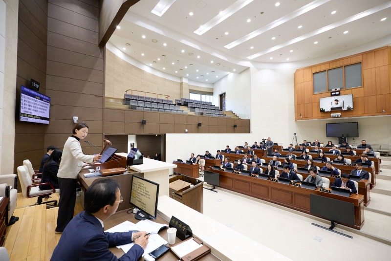 20251114 용인특례시의회, 제297회 제2차 정례회 제2차 본회의 열어(3).jpg