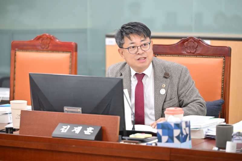 251117 김재훈 의원, 그룹홈 정년 연장으로 아동 보호 연속성 확보해야.jpg