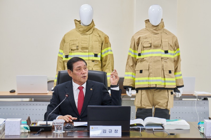 251117 김규창 부의장, 무겁고 활동성 떨어지는 방화복 시급히 교체 필요.jpg