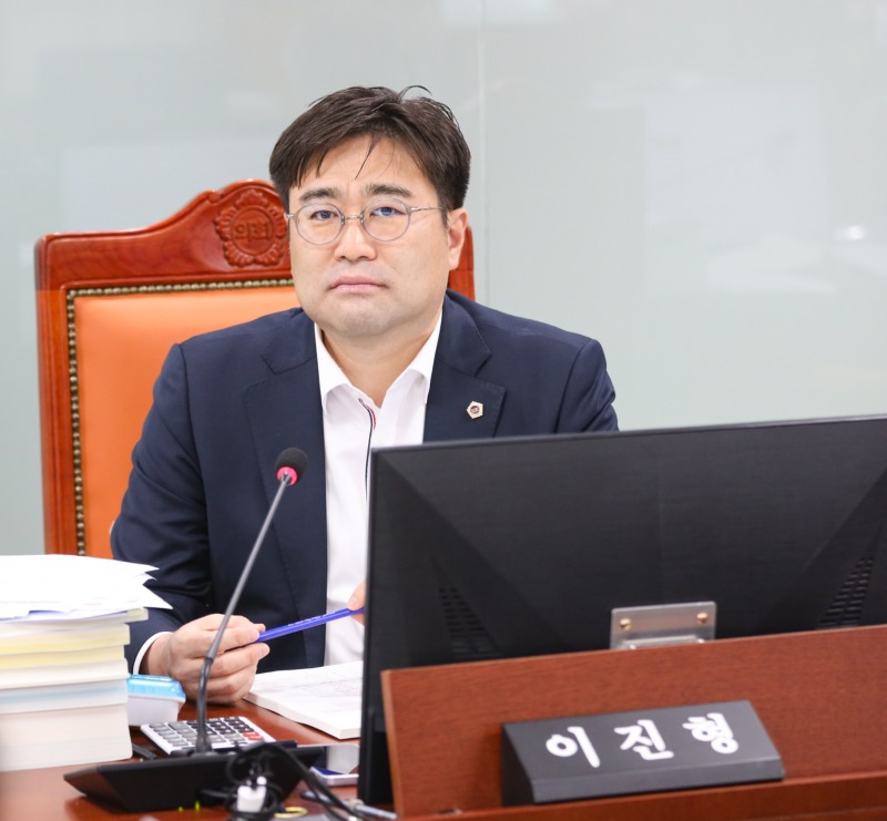 251117 이진형 의원, “경기관광공사, 수익 기반 강화 및 글로벌 기획 역량 확보 절실”.jpg
