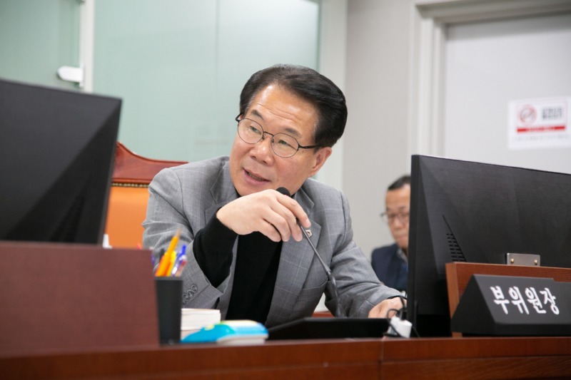 251117 유영두 의원, “불법 웹툰이 불법 도박의 시작점”...경기콘텐츠진흥원 K-콘텐츠 법률 지원 일몰 비판.jpg