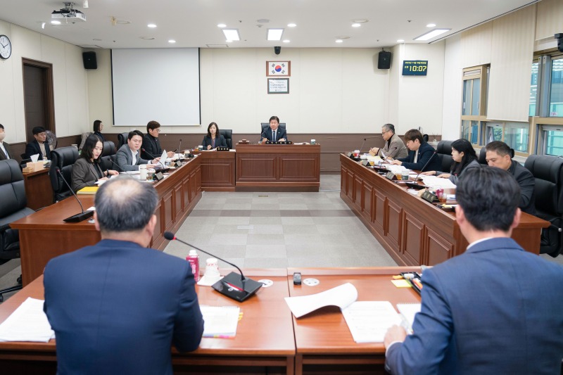 20251118 2025년 행정사무감사 2일차(1)자치행정위원회.jpg