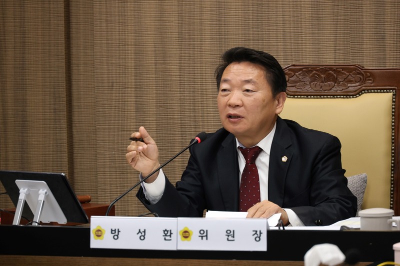 251119 방성환 의원, “2026년 축산예산 170개 사업 삭감... 쿼터식 예산 편성은 현장과 미래 모두 포기하는 것” (1) (1).jpg