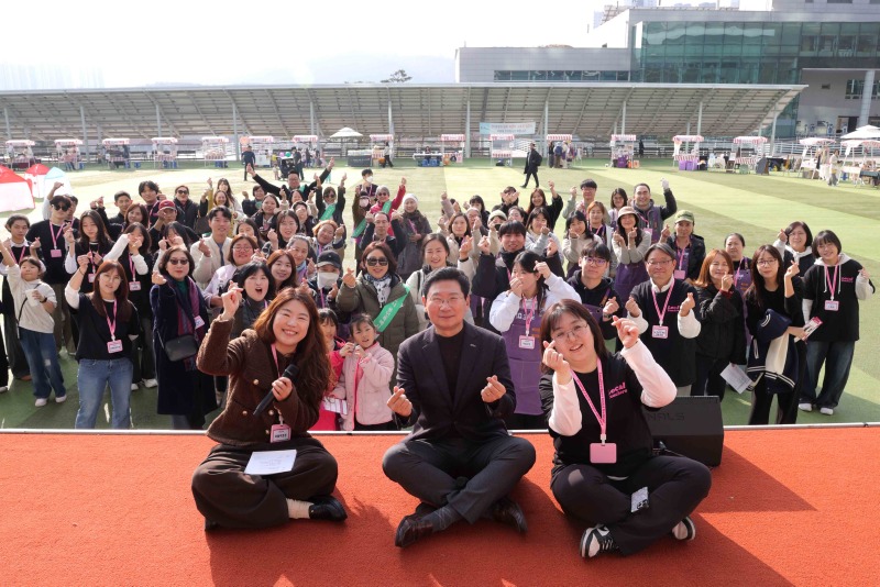 3-1. 22일 시청 하늘광장에서 커라페스티벌이 열렸다..JPG