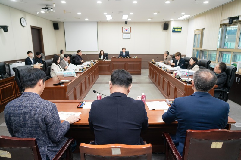 20251121 2025년 행정사무감사 5일차(1)자치행정위원회.jpg