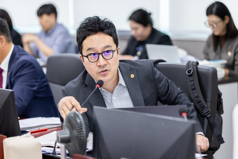 251124 최병선 의원, 중장년 ‘라이트 잡’ “기업을 위한 고용지원금 전락” 비판1.jpg