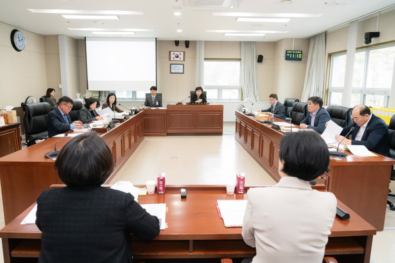 사진1. 용인특례시의회 문화복지위원회(위원장 김상수)는 24일 위원회 소관 처인·기흥·수지 3개 구 보건소에 대한 8일.JPG