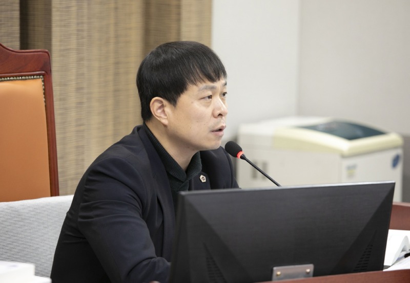 251125 유영일 의원, “폭염 위험 최전선 소방대원, 기후보험 혜택 놓치지 않도록” (1).jpg