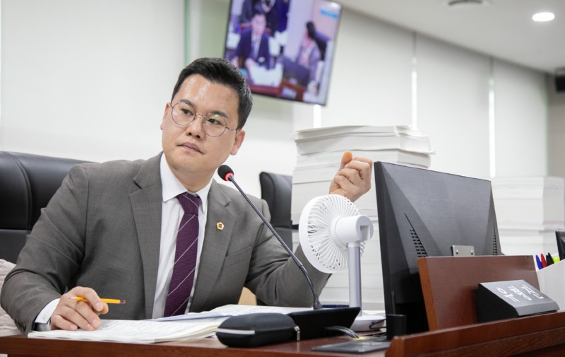 251126 유형진 의원, 스마트공장 예산, 배보다 배꼽이 더 커... 기업 직접 지원 확대해야.jpg