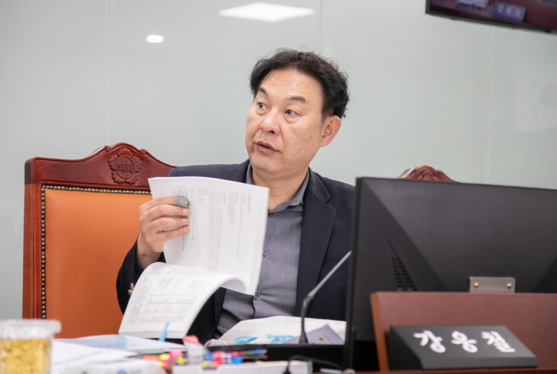 251128 강웅철 의원 소방 예산서 행감 지적사항 등 필수 항목 누락 질타.jpg