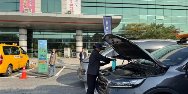 6. 용인특례시 기흥구가 자동차 배출가스 무료점검의 날을 운영했다..jpg