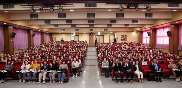 6-1. 1일 용인교육지원청에서 2025년 제3차 진로진학레시피 학부모 특강이 열렸다..jpg