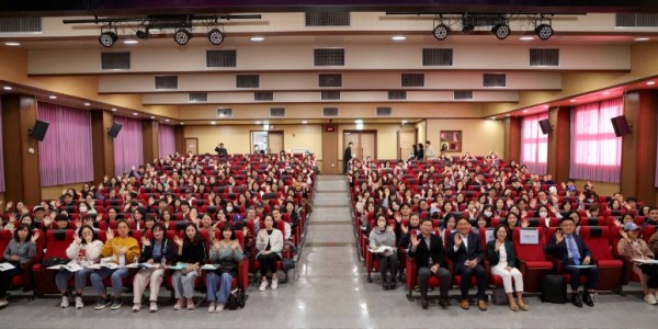 6-1. 1일 용인교육지원청에서 2025년 제3차 진로진학레시피 학부모 특강이 열렸다..jpg