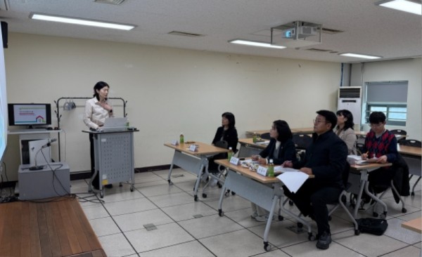 251103 황세주 의원, ‘경기임신출산교실’ 현장 방문...임신·출산·양육 교육 프로그램 확대 필요성 강조(1).jpg