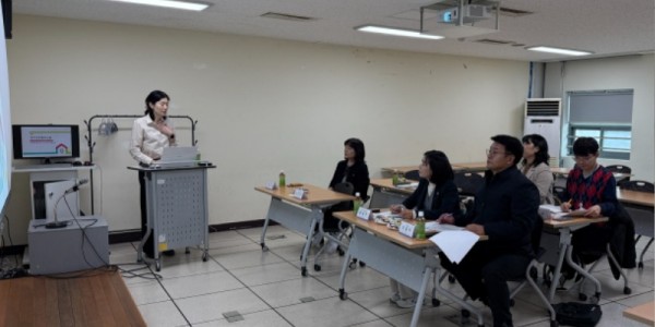 251103 황세주 의원, ‘경기임신출산교실’ 현장 방문...임신·출산·양육 교육 프로그램 확대 필요성 강조(1).jpg