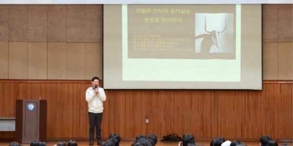 11-1. 3일 풍덕고에서 이상일 시장이 특강을 하고 있다.jpg