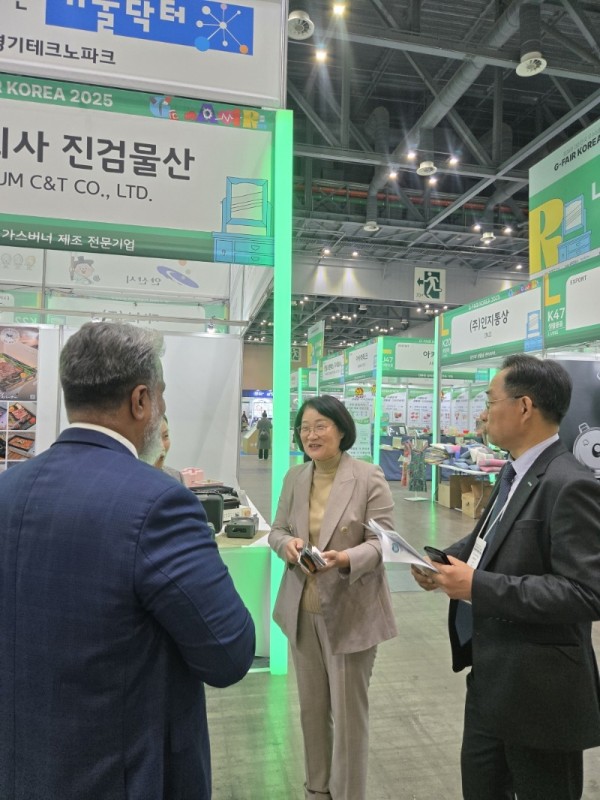 251103 신미숙 의원, 해외 바이어가 찾는 K-수출박람회…지페어 코리아 방문 (1).jpg