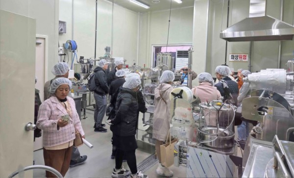 2. 미얀마 식품협회 회원사 대표단이 용인시 농업기술센터를 방문해 주요 시설을 견학했다.jpg