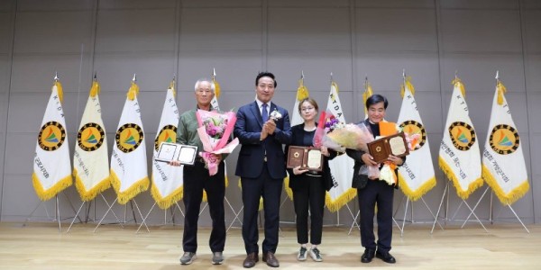 251105 김용성 의원, 교통사고 줄이기 경기도민 결의대회 참석.jpg