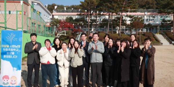 8-1. 이상일 용인특례시장이 처인구 원삼면 두창초등학교에서 학교환경 개선을 위한 간담회를 열었다..jpg