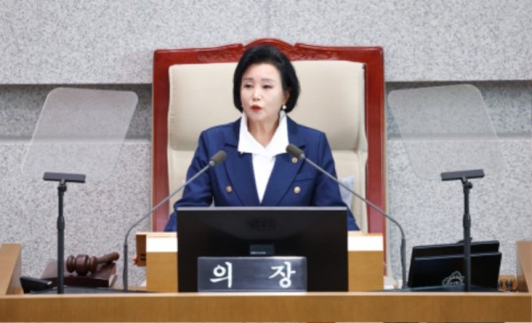 251106 정윤경 부의장, “도민의 삶 속에서 답을 찾는 의정, 끝까지 책임 다하겠다” (1).jpg
