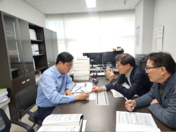 251106 이용욱 의원, 사회적경제 2026년 본예산 편성보고 받아... 사회적경제 활성화 담당한다(1).jpg