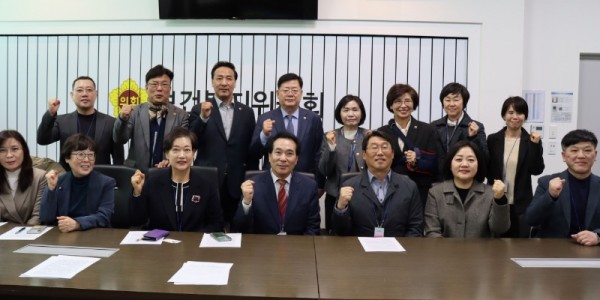 251107 이선구 의원, 노인복지관 비대위와 예산 삭감 문제 논의... 복지예산 심각성 공감.jpg