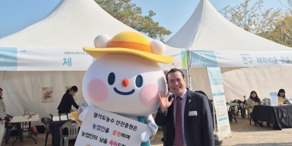 251107 이오수 의원, ‘제30회 경기도 농업인의 날’ 기념행사 참석(1).jpg