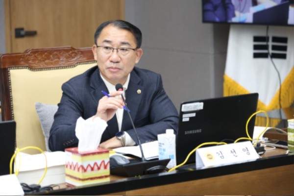 251107 김선영 의원, 노동국 행정사무감사에서 능동적이고 선제적인 노동행정 당부_1.jpg