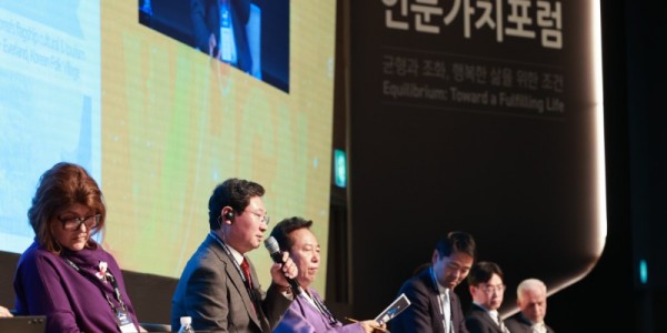 1-1. 이상일 용인특례시장은 7일 세계인문도시네트워크(WHCN) 총회에 참석해 인문도시 용인의 정책을 소개했다.jpg