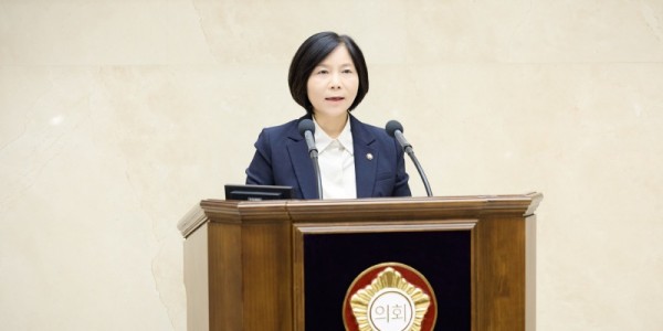 사진1. 용인특례시의회 신현녀 의이 10일 열린 제297회 정례회 제1차 본회의에서 5분 자유발언을 하고 있다..jpg