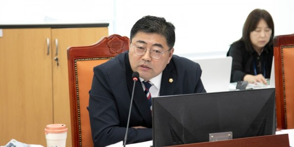 251110 김진명 의원, 청소년 활동 예산지원 확대·학교사회복지사 고용안정 나서야.jpg