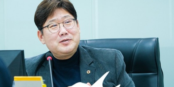 251110 김태형 의원, 미래성장산업국 행정사무감사에서 행정허점 날카롭게 지적..실질적 지원정책 촉구.jpg