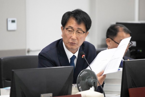 251111 김재균 의원, 회의록 없는 행정, 월급주는 출연금...경기도 기본이 없다.jpg