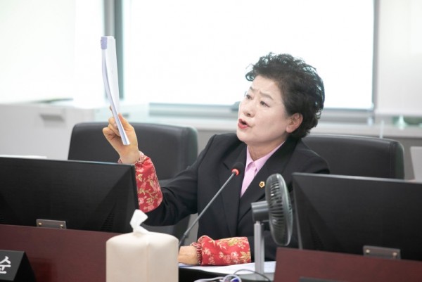 251111 남경순 의원, ‘베이비부머 라이트잡·행복마을관리소’ 사업 실효성 강력 질타.JPG.jpg