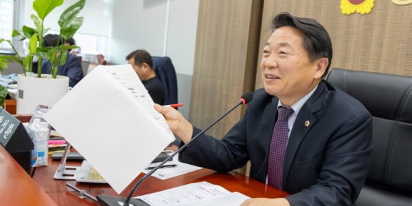 251117 방성환 의원, “인력,예산,현장,미래 모두 재정비... ‘AI 시대 농업기술원 역할 다시 세워야’” (1).jpg