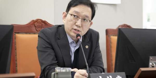 251117 이성호 의원, 경기연구원 부적격 채용 등 감사 부실 정면 추궁 (1) (1).jpg