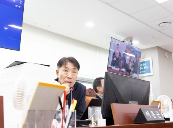 251118 이홍근 의원, “국제공항·철도·버스행정 전반의 구조적 한계 지적... 도민 신뢰 지키는 대대적 점검 필요”.jpg