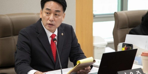 251118 이은주 의원, “AI는 도구, 교원은 교육의 중심”... 하이러닝 논란에 균형 있는 정책 촉구(1).jpg