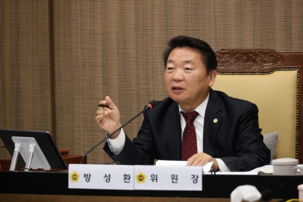 251119 방성환 의원, “2026년 축산예산 170개 사업 삭감... 쿼터식 예산 편성은 현장과 미래 모두 포기하는 것” (1) (1).jpg