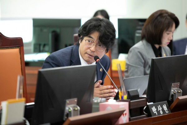 251120 박상현 의원, 행감서 경기연구원 인건비, 출연연 기준 정밀 재설계해야.jpg